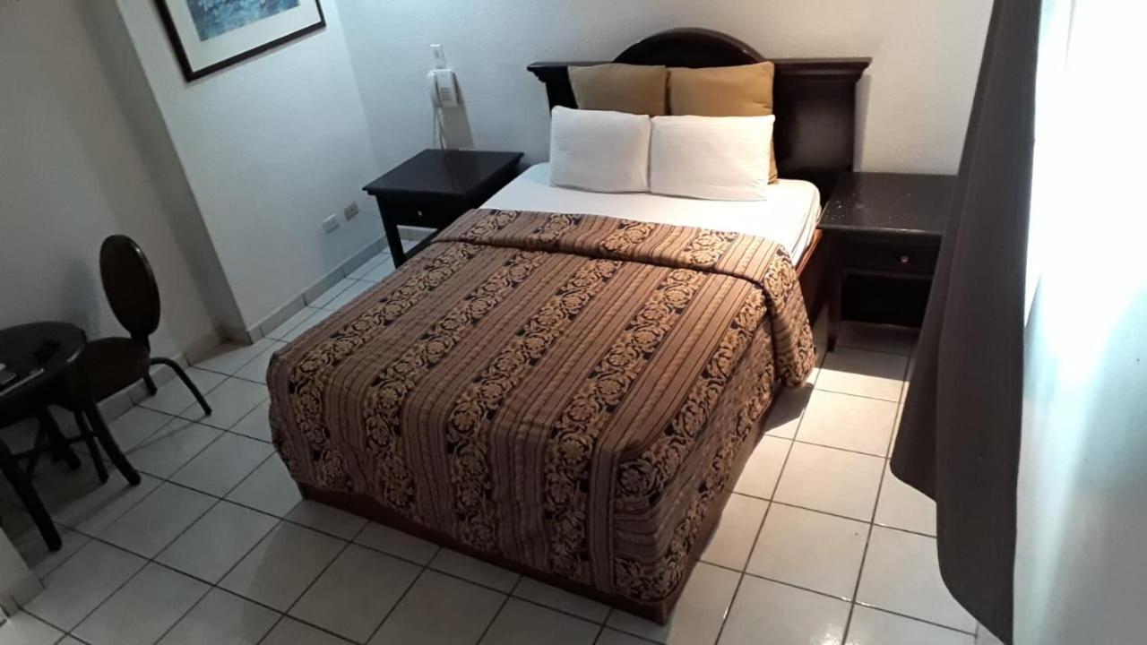 Hotel Don Quijote Mexicali Buitenkant foto